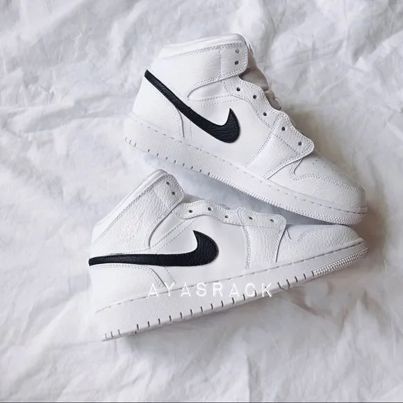 Custom painted  Air jordan 1 mid - Picture 4 of 7